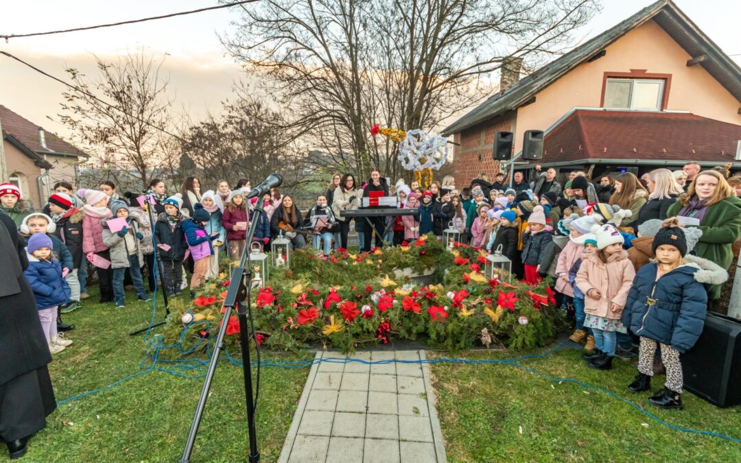 Upaljena prva adventska svijeća